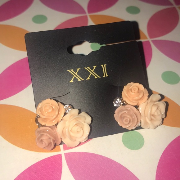 Rose statement Earrings - Picture 1 of 4